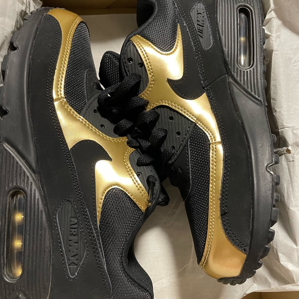 NEW Nike Air Max 90s Essentials Black Gold Men’s size 9